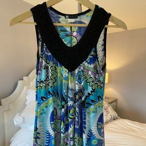 Women’s v-neck work shirt